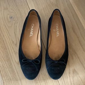 CHANEL Black CC Cap Toe Suede Ballet Flats - size 39.5